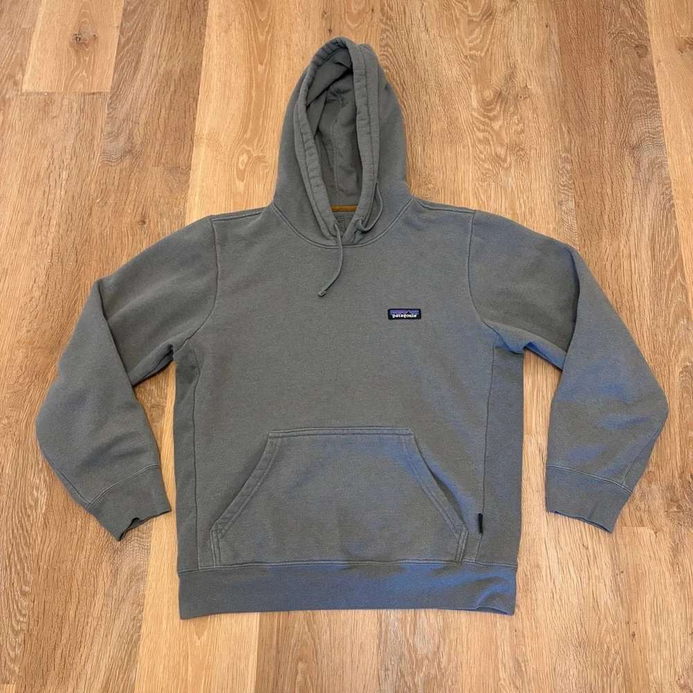Patagonia Uprisal Hoodie Women’s XS Grey Logo Patch Sustainable Outdoors Spring